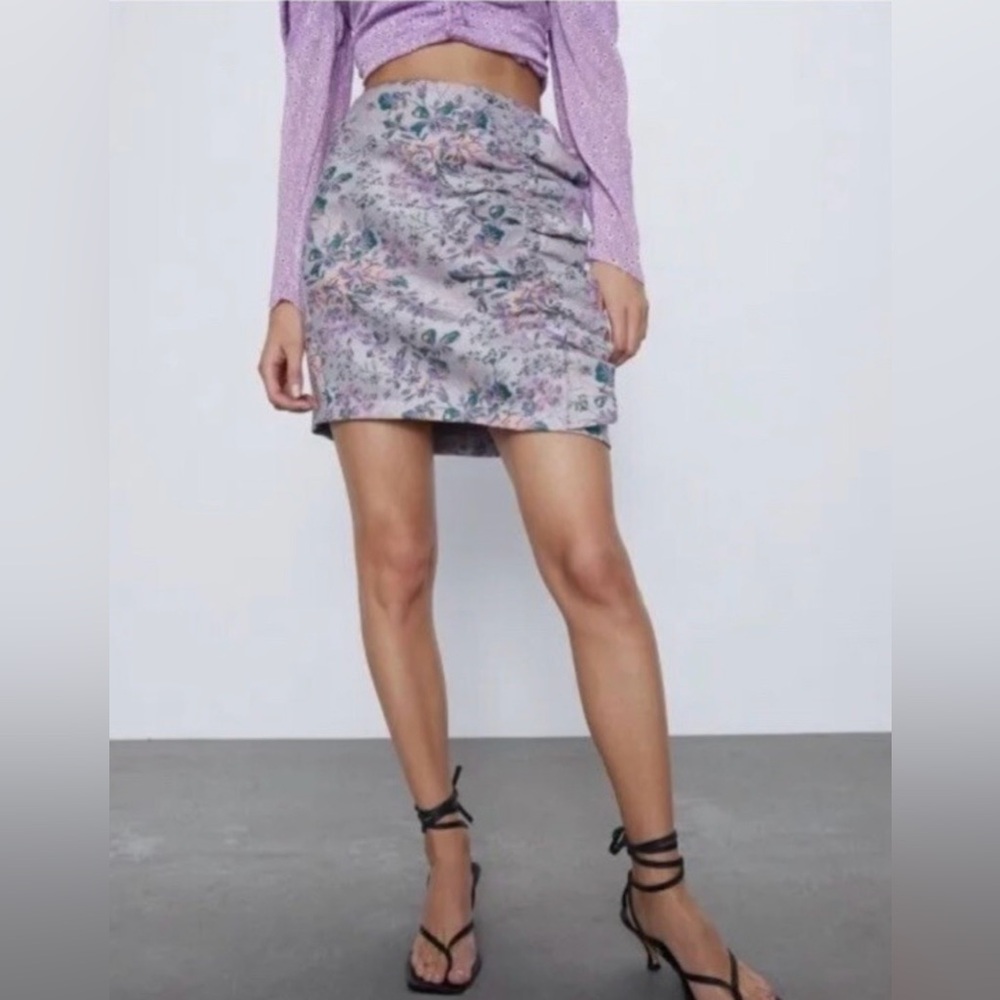 Zara Women’s Floral Feminine Flirty Ruched Ruffle Mini Skirt Size Medium